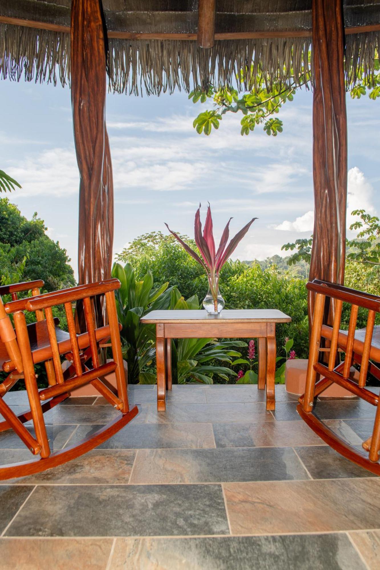 Luna Lodge Carate ภายนอก รูปภาพ