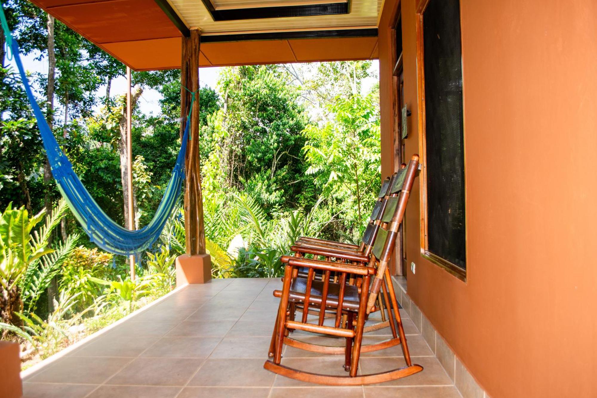 Luna Lodge Carate ภายนอก รูปภาพ