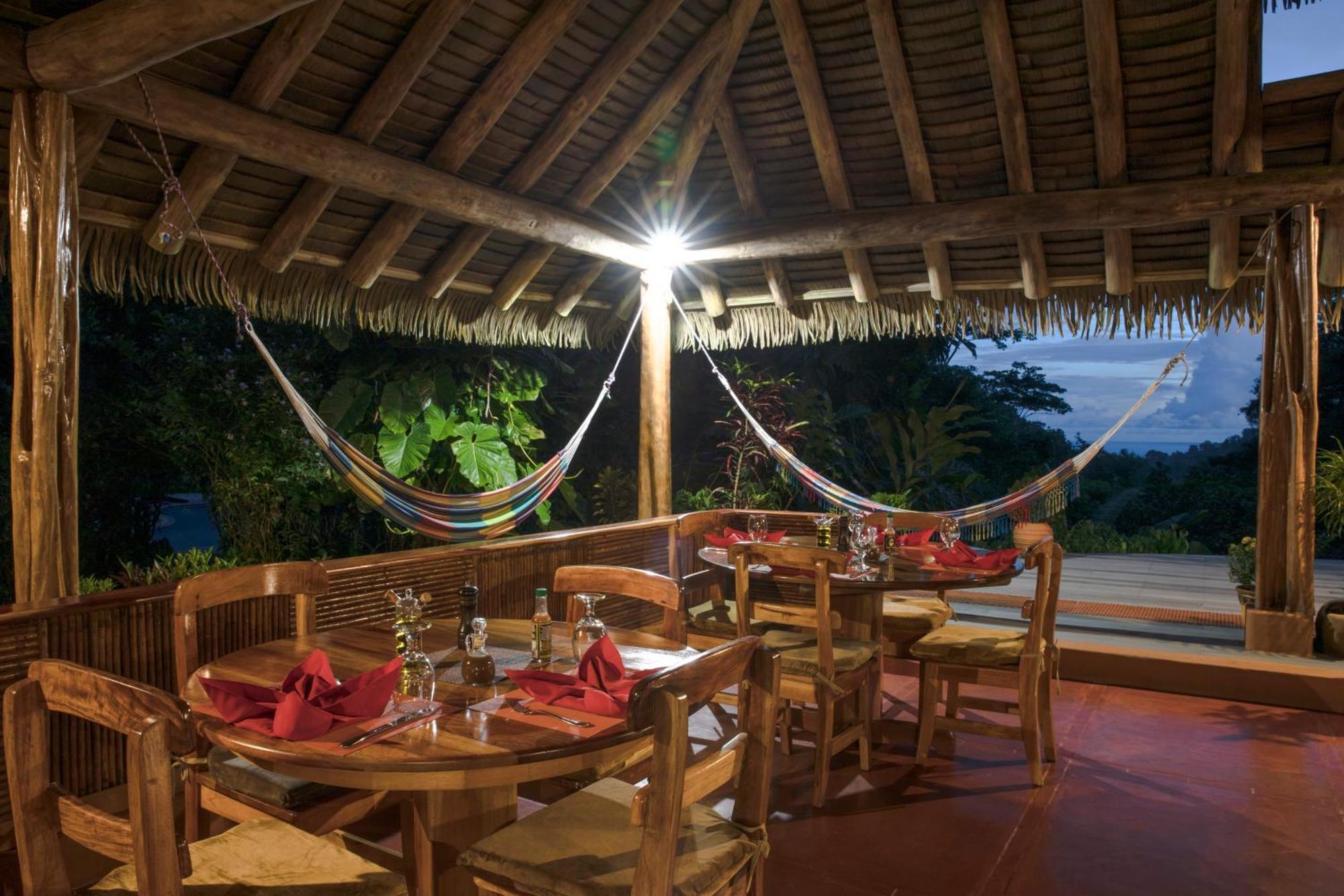 Luna Lodge Carate ภายนอก รูปภาพ