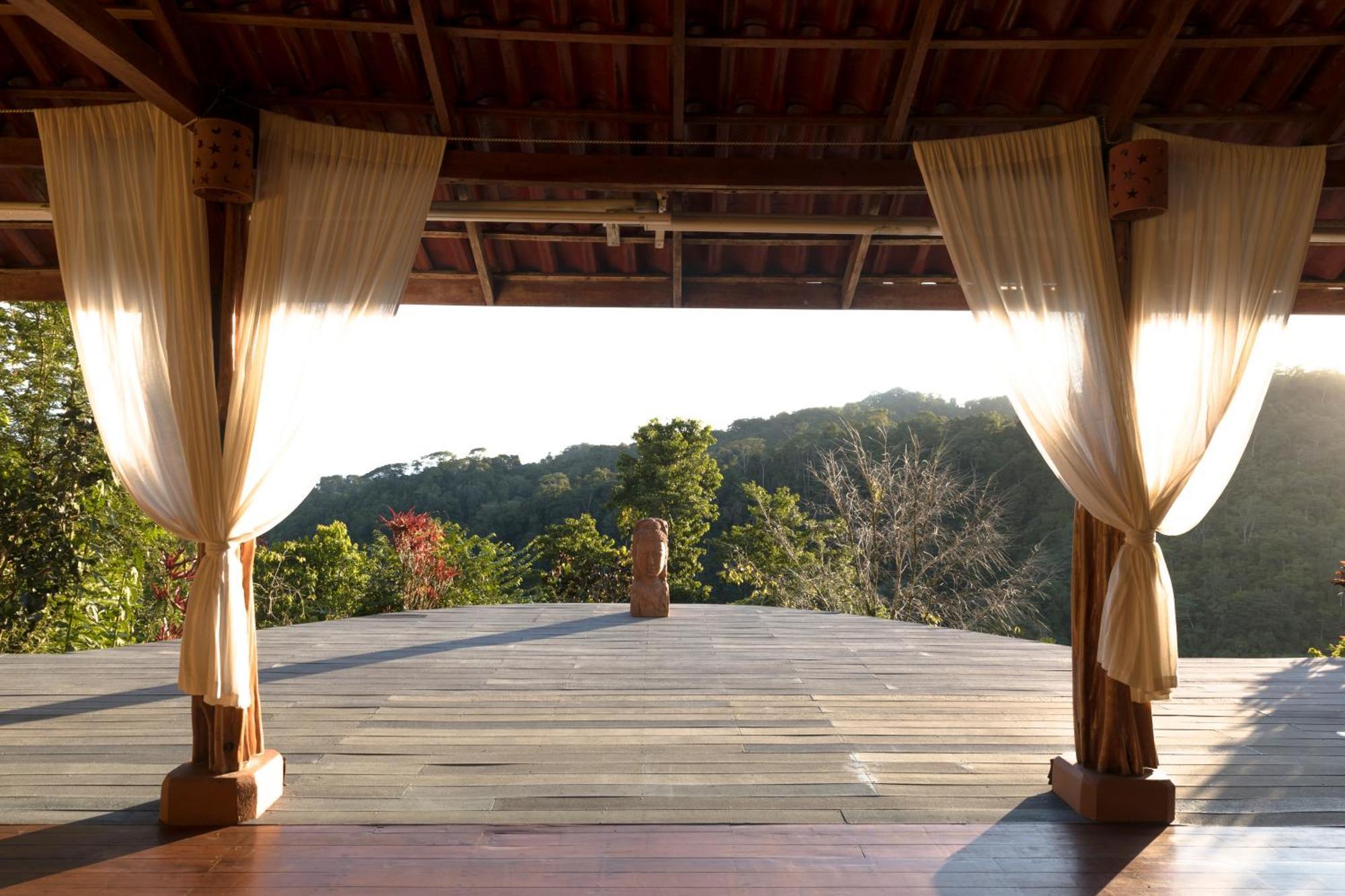Luna Lodge Carate ภายนอก รูปภาพ