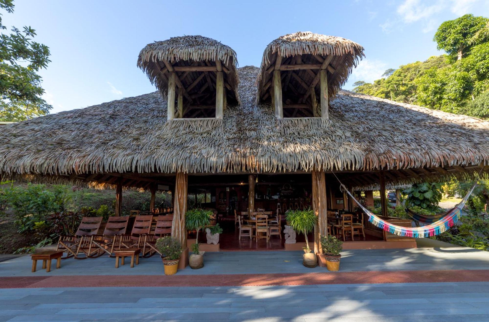 Luna Lodge Carate ภายนอก รูปภาพ