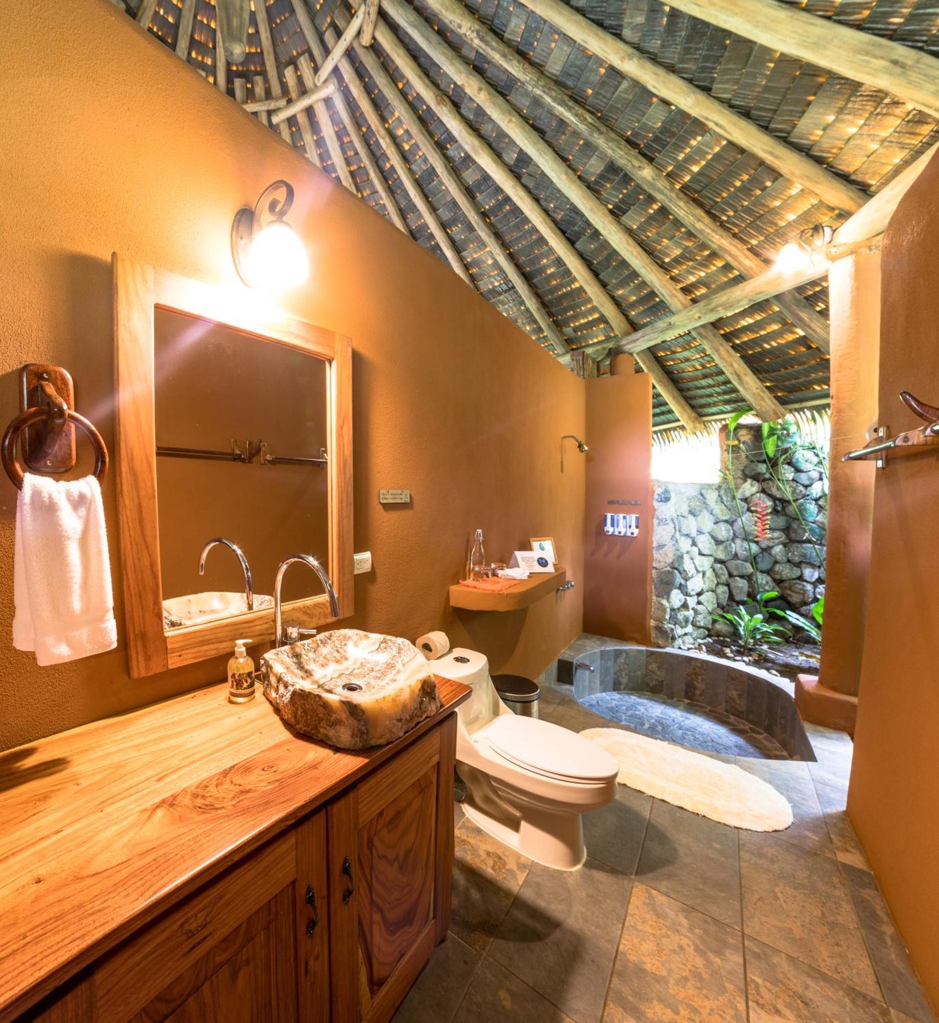 Luna Lodge Carate ภายนอก รูปภาพ