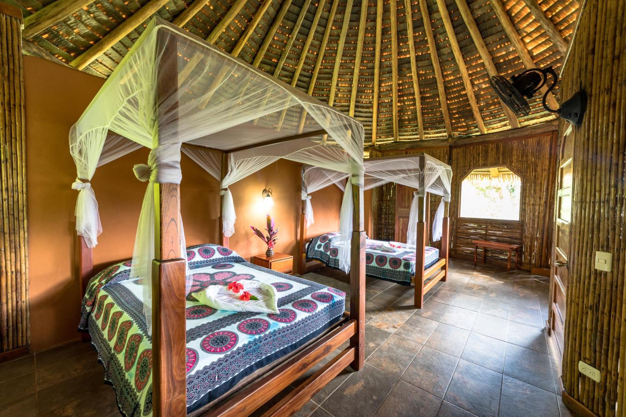 Luna Lodge Carate ภายนอก รูปภาพ